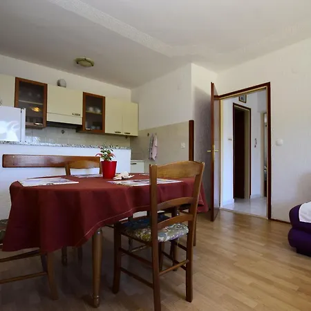 아파트 Apartment Kampor