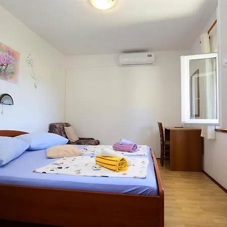 Apartament Apartment Kampor Kampor